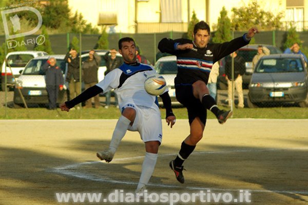 A centrocampo si lotta per il possesso palla